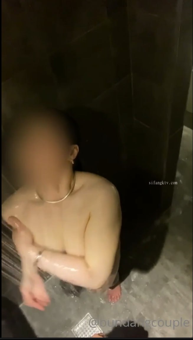 [Uncensored] 医院手术室麻醉科专业护理员下海兼职,深夜无人,脱下防疫服露出黑沐耳勾人